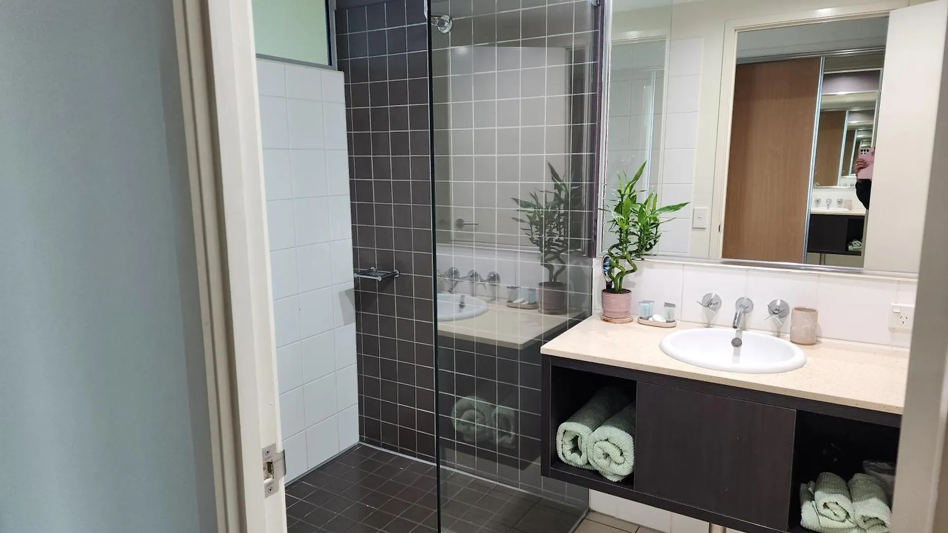 1 Bedroom Apt Ocean View On The Cairns Esplanade 아파트